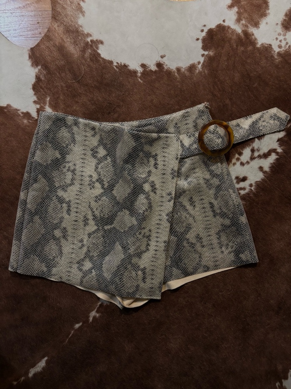 Zara Snake-Print High-Waist Women’s Shorts with Buckle